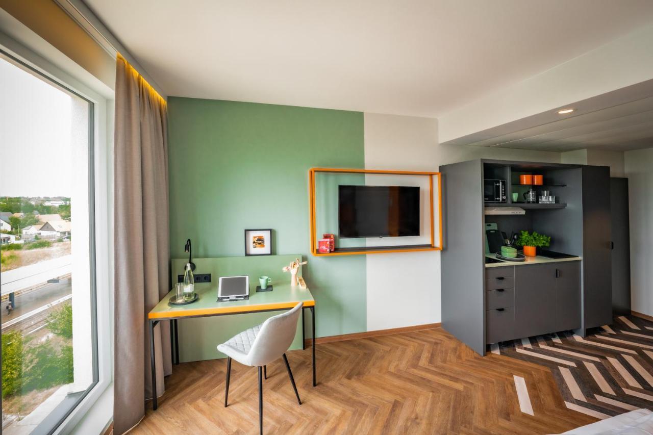 Loginn Hotel Berlin Airport Eksteriør billede